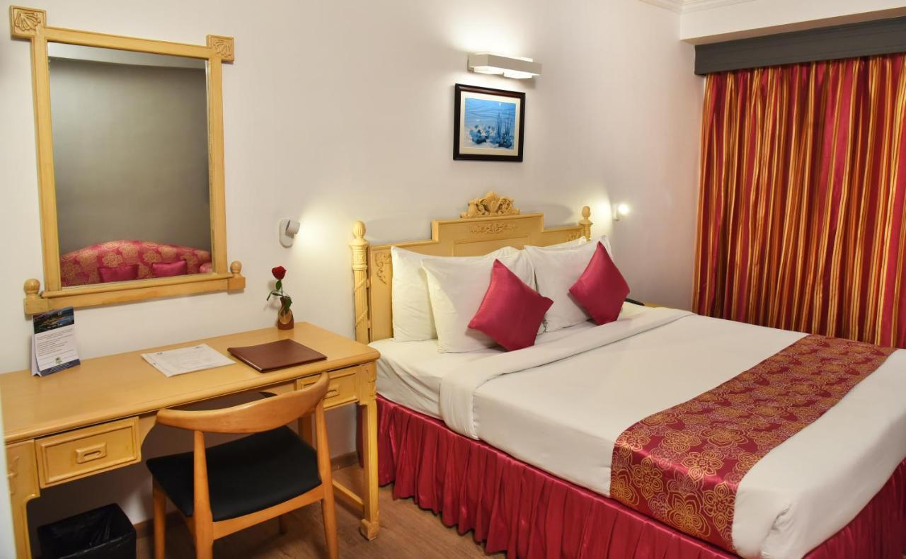Golden Parkk Hotel Калькутта Экстерьер фото