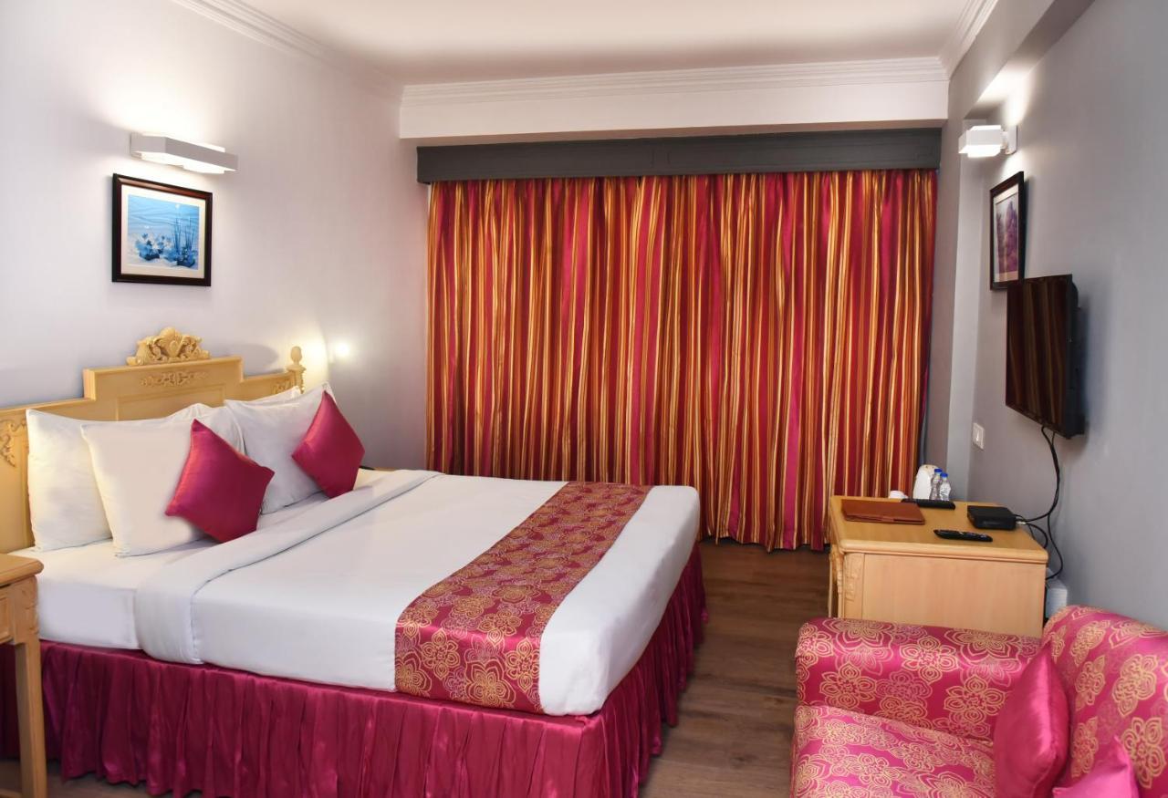 Golden Parkk Hotel Калькутта Экстерьер фото