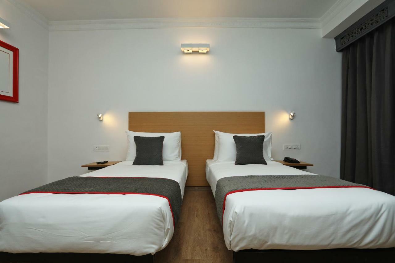 Golden Parkk Hotel Калькутта Экстерьер фото