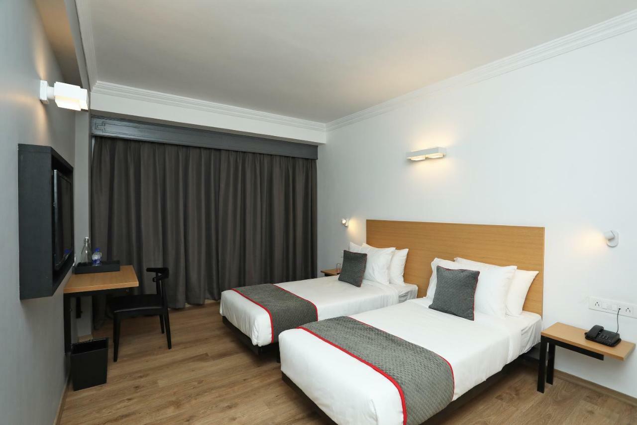 Golden Parkk Hotel Калькутта Экстерьер фото