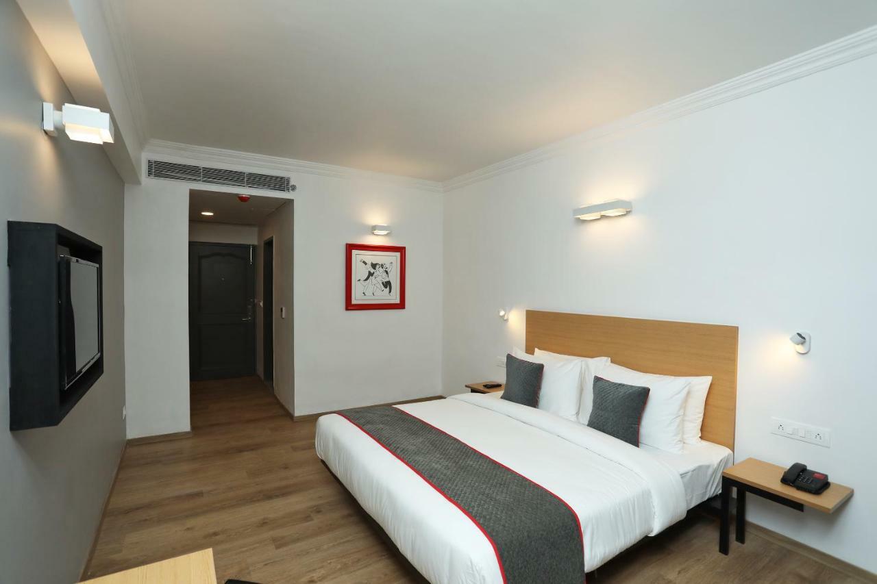 Golden Parkk Hotel Калькутта Экстерьер фото